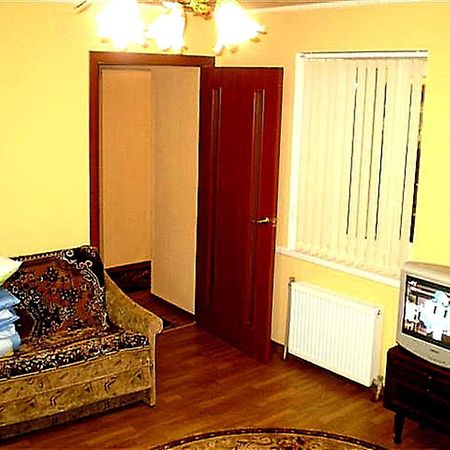 2 ком квартира Соборная-Макарова-Макдональдс 4 дивана WI-FI самый центр Николаева 2 этаж Экстерьер фото